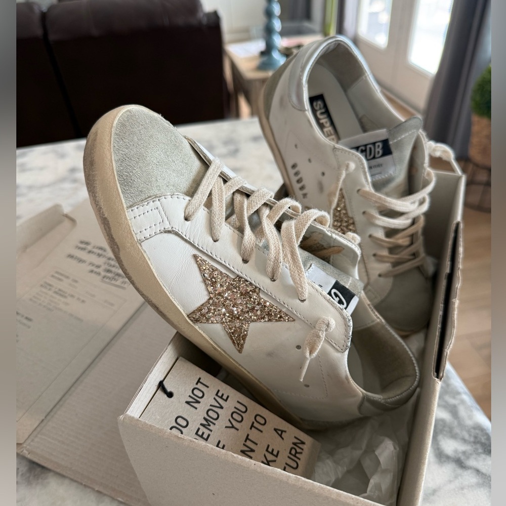 Women’s golden goose size 7, worn maybe 5 times! Excellent condition - Picture 2 of 9